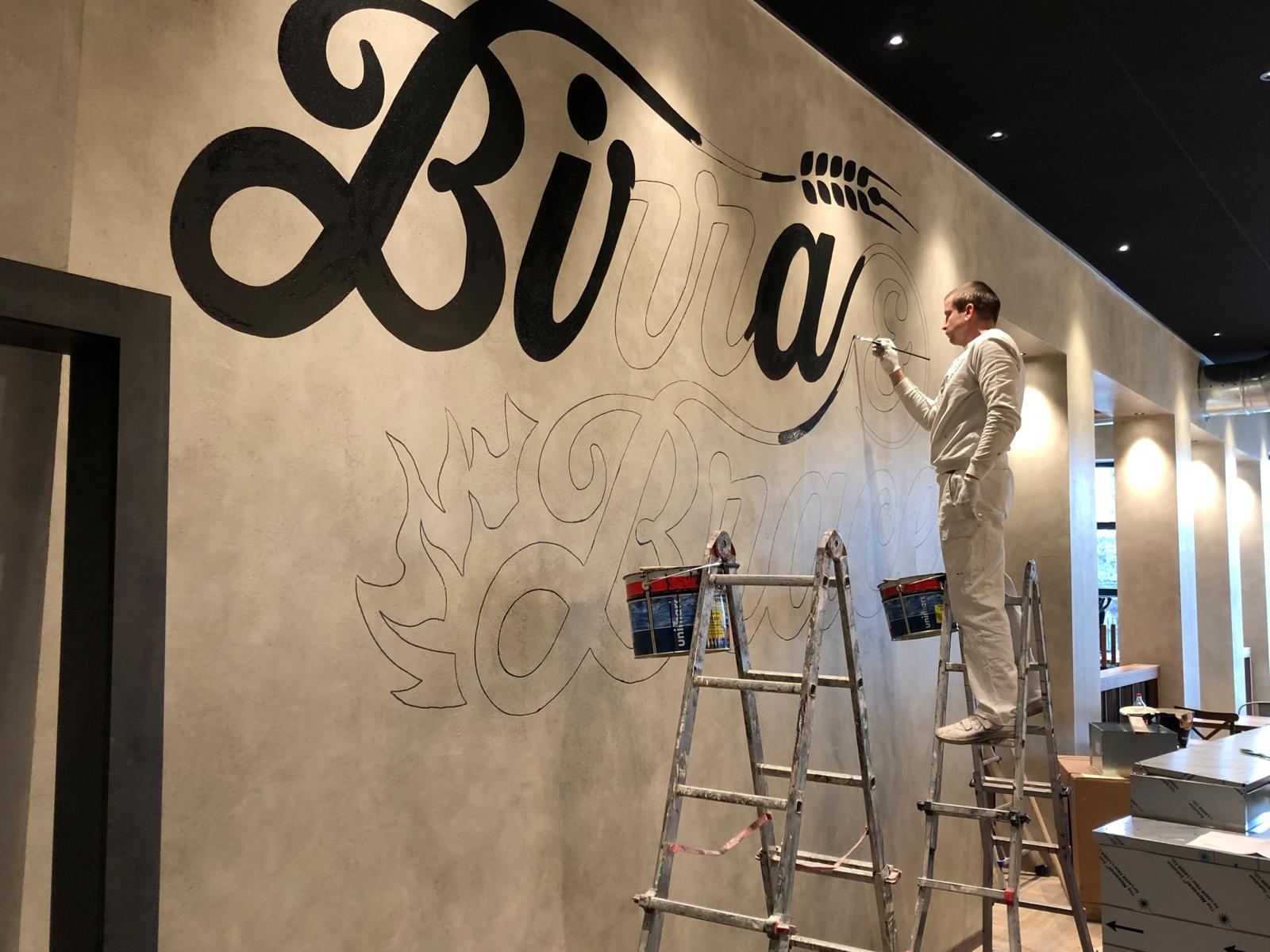 Scritte e loghi a mano