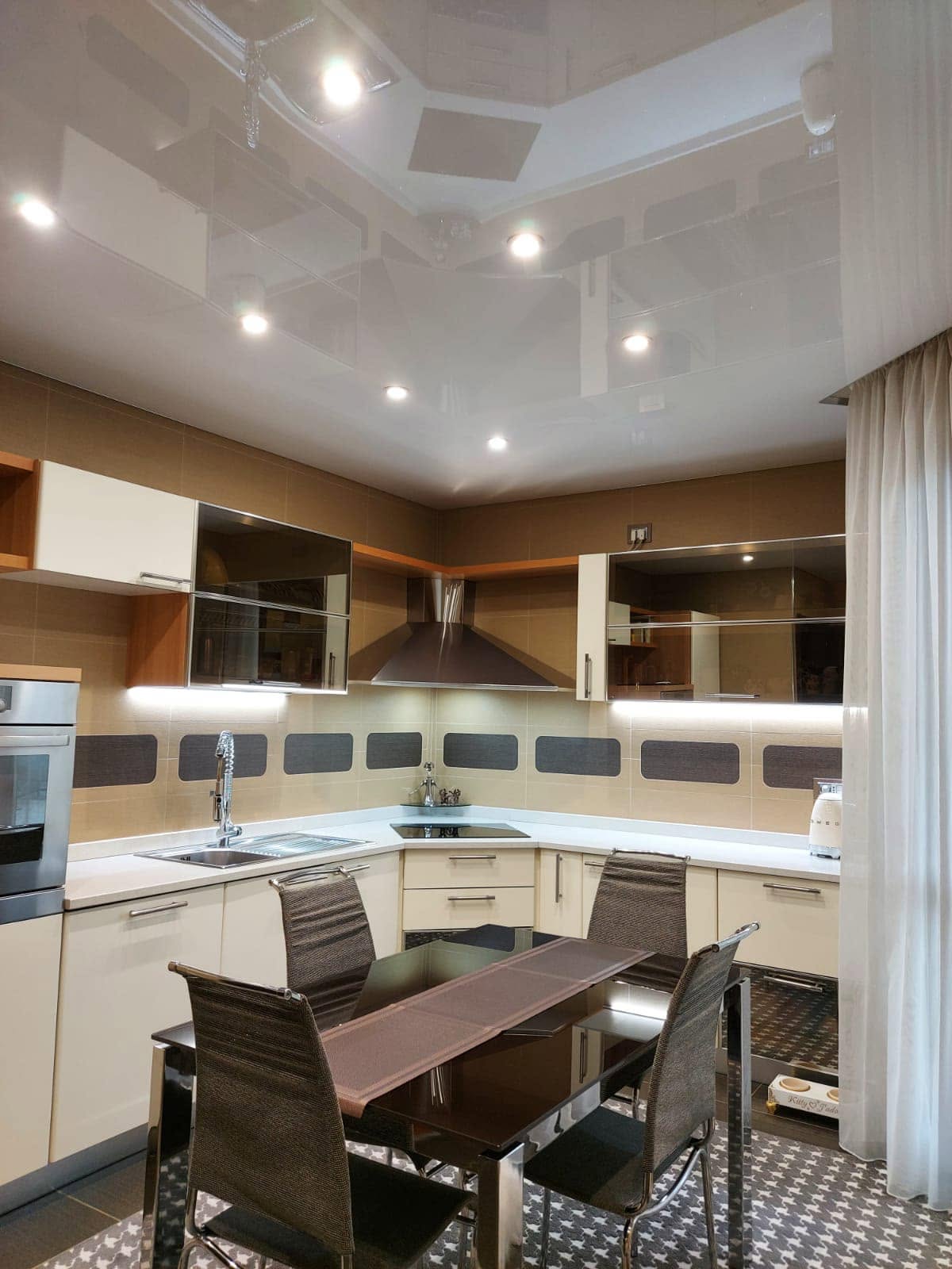 Posa soffitto teso